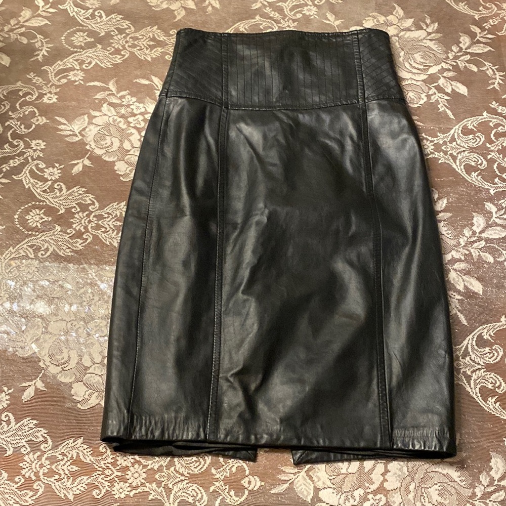 Marciano, Pencil Skirt, Size 0, Black.